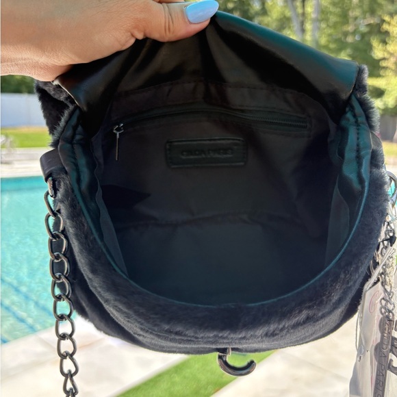 Chic Black Faux Fur Crossbody Bag with Chain Strap New - Picture 5 of 5